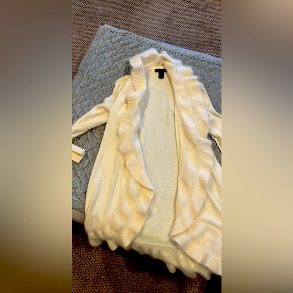 Women’s WHBM size S, cream colored open duster with scalloped collar